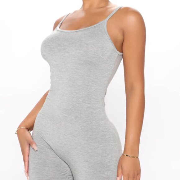 Jumpsuit Zipper Leg Detail Spaghetti Strap Scoop Neck Ruched Legging
New - Picture 5 of 5